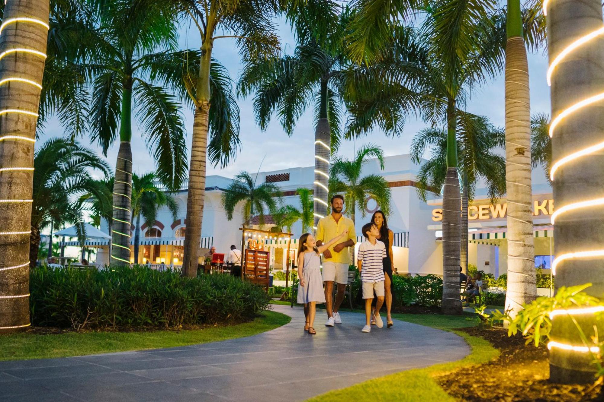 Nickelodeon Hotels & Resorts Пунта Кана Екстериор снимка Vinpearl Hotel Nha Trang