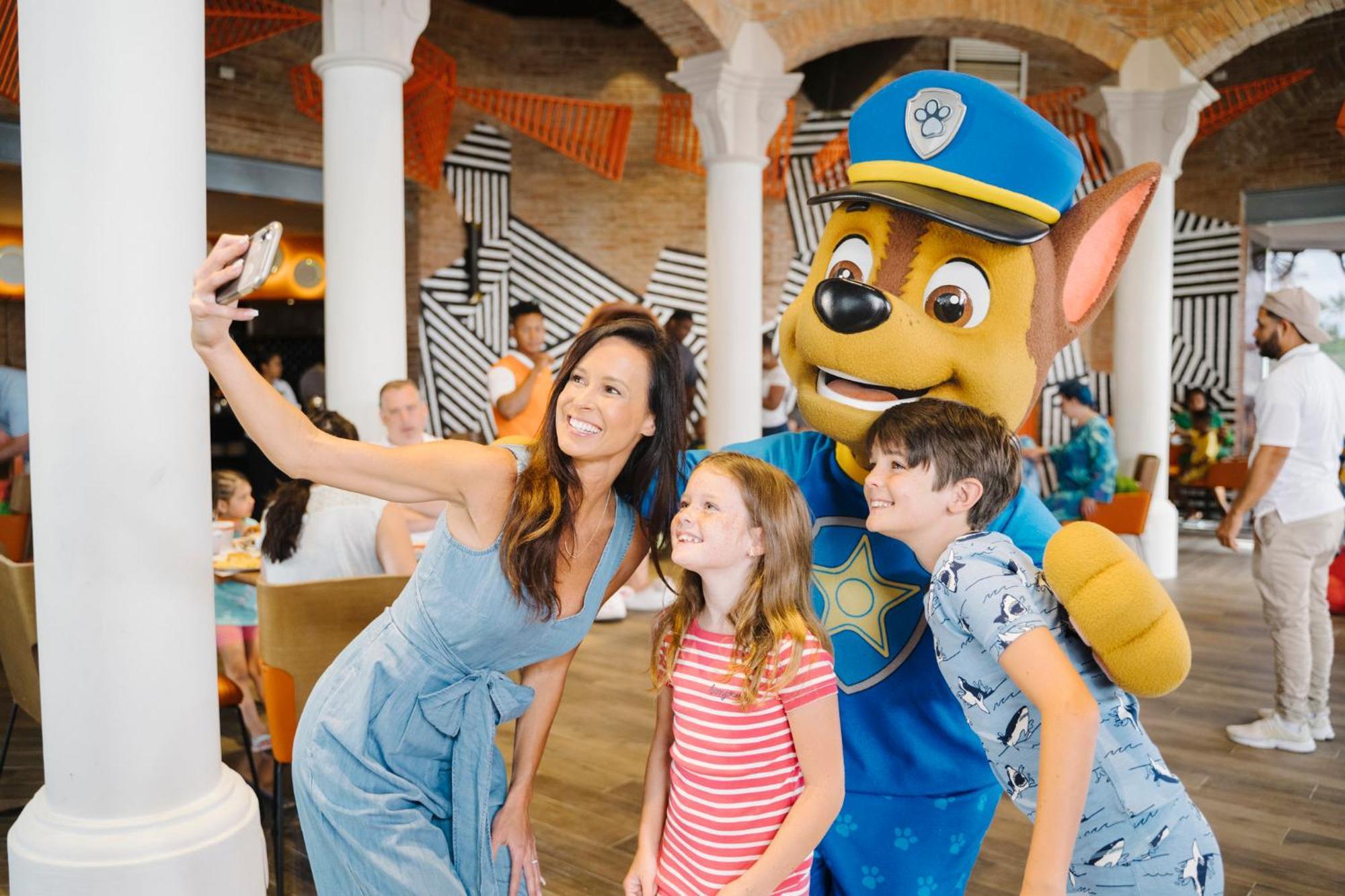Nickelodeon Hotels & Resorts Пунта Кана Екстериор снимка Chase at the Nickelodeon Resort