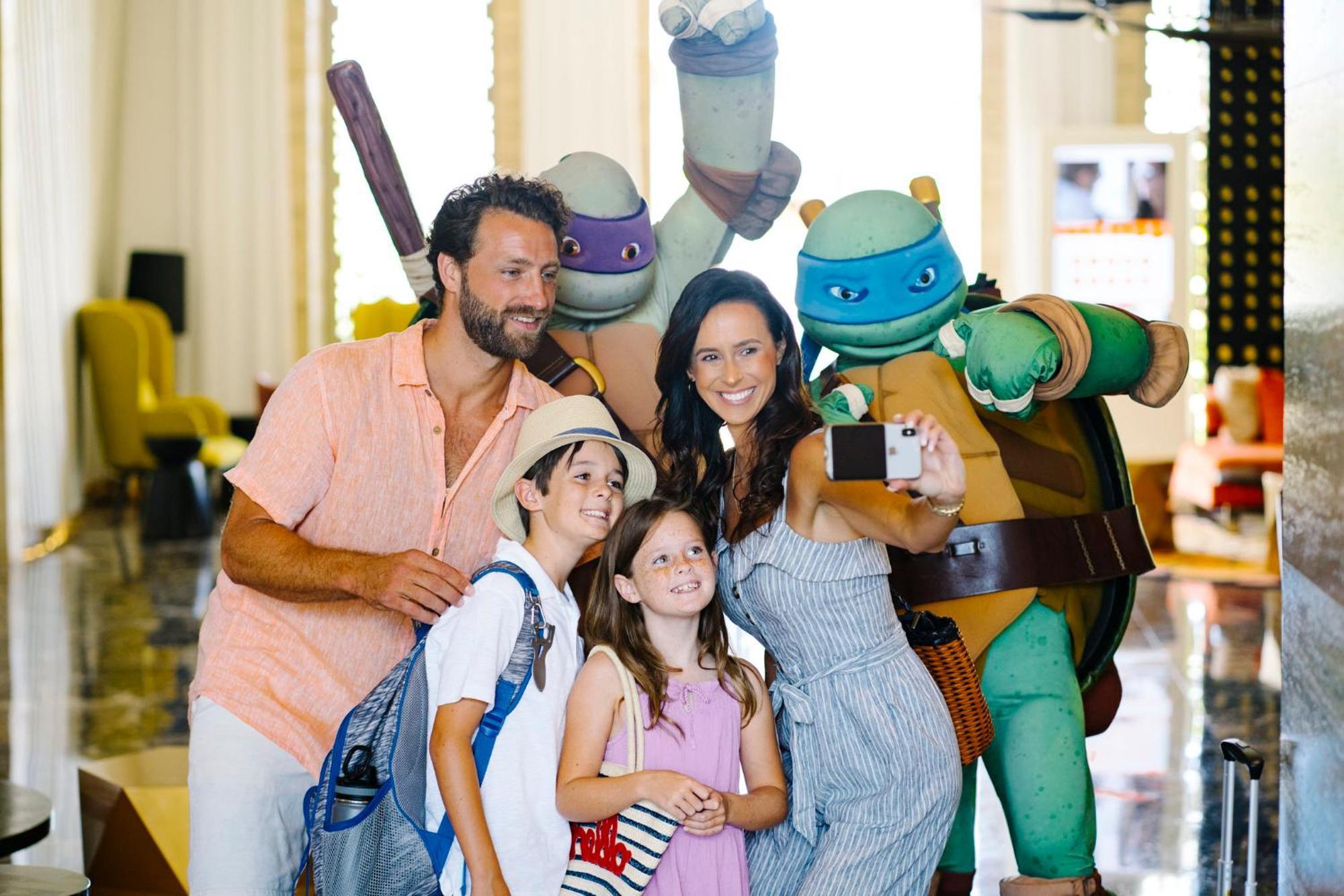 Nickelodeon Hotels & Resorts Пунта Кана Екстериор снимка The Teenage Mutant Ninja Turtles at the Nickelodeon Hotel in Punta Cana, Dominican Republic